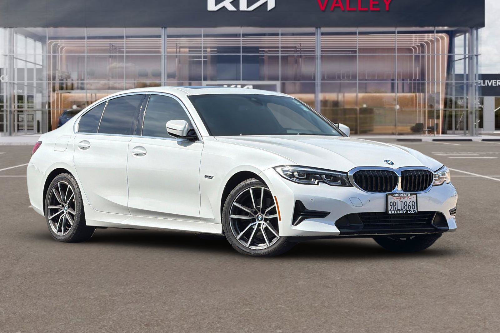 Used 2022 BMW 330e w/ Driving Assistance Package RWD image 2