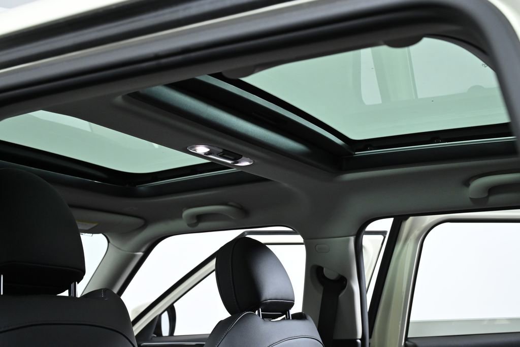 Used 2023 MINI Cooper Clubman S w/ Premium Package image 31