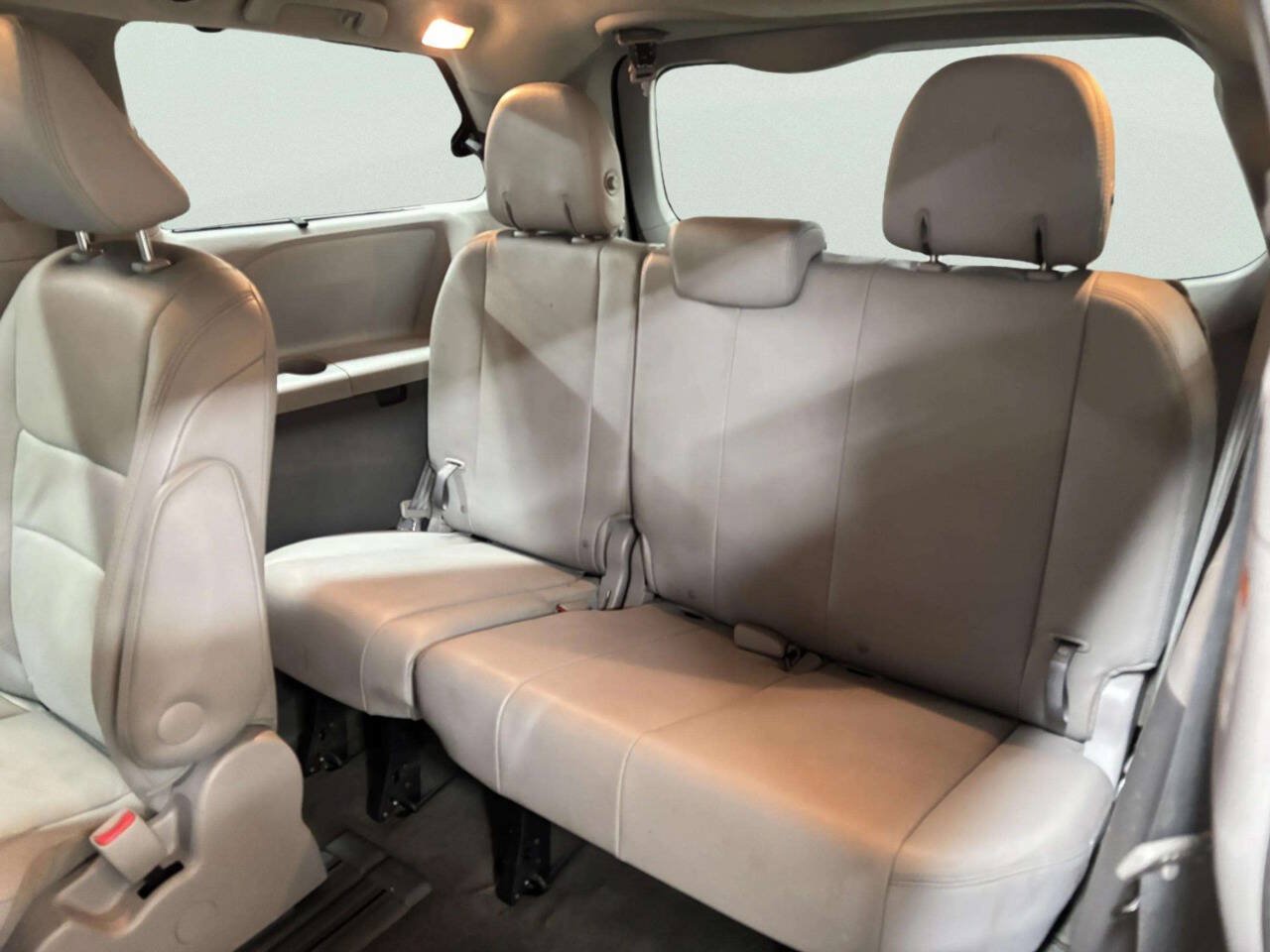 Used 2015 Toyota Sienna XLE FWD image 19