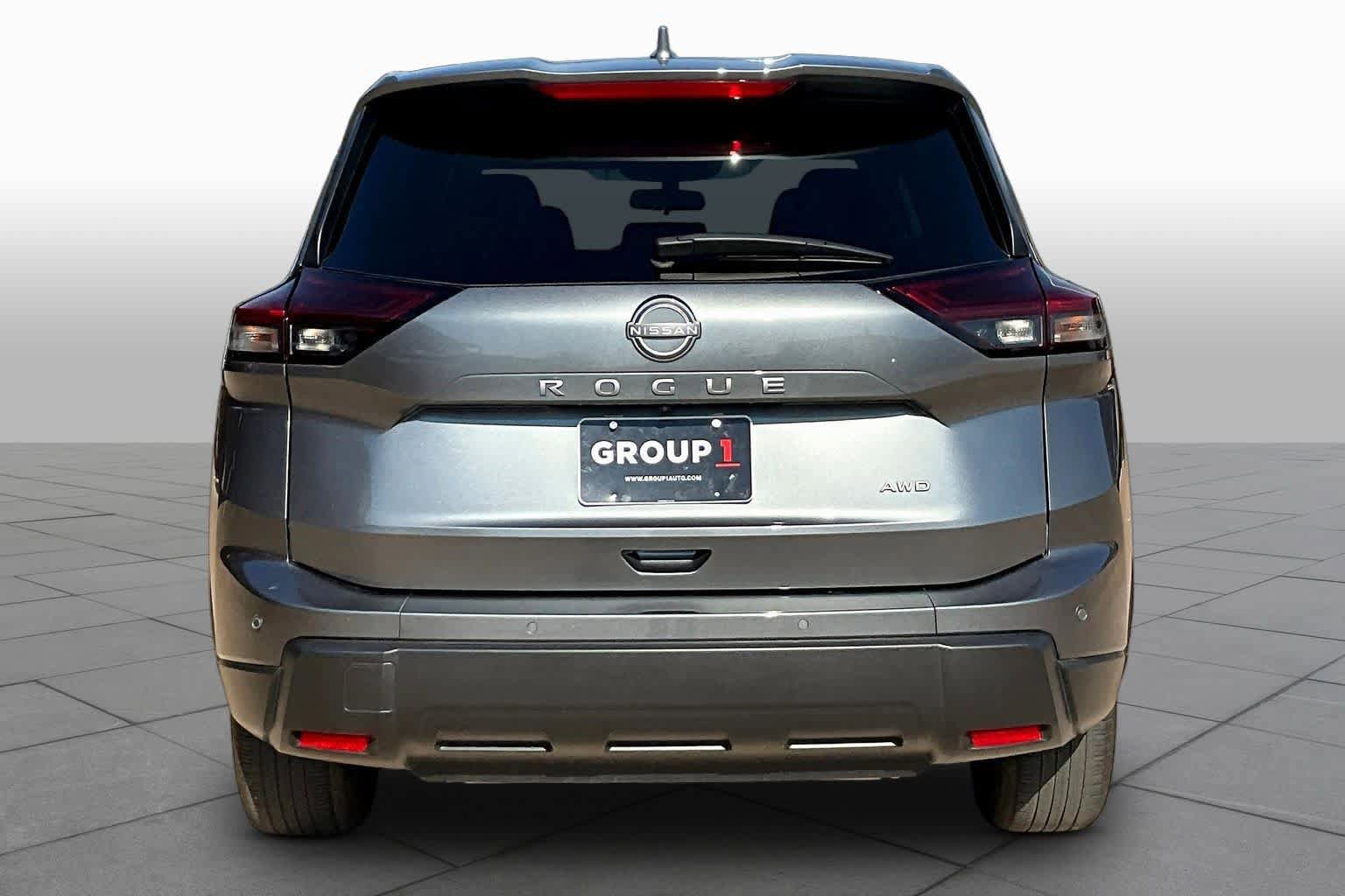 Used 2025 Nissan Rogue SV AWD/4WD image 4
