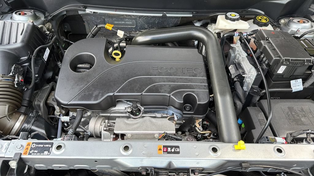 Used 2023 Chevrolet Equinox Premier FWD image 36