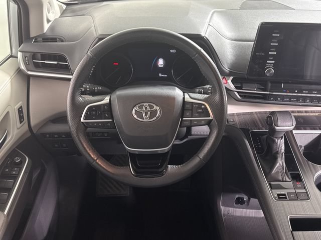 Used 2022 Toyota Sienna Limited AWD/4WD image 40