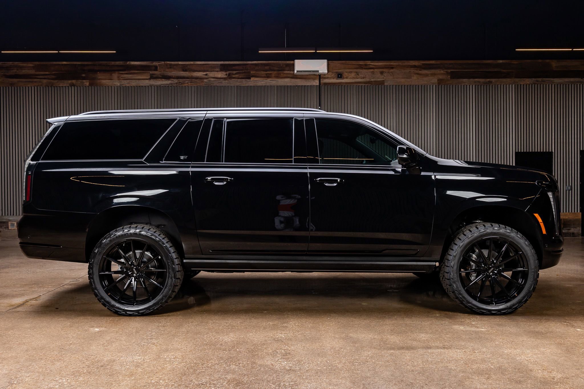 Used 2026 Cadillac Escalade ESV Sport w/ LPO, ONYX Package AWD/4WD image 11