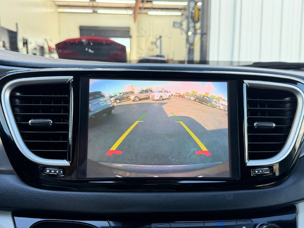 Used 2023 Chrysler Pacifica Touring-L FWD image 48