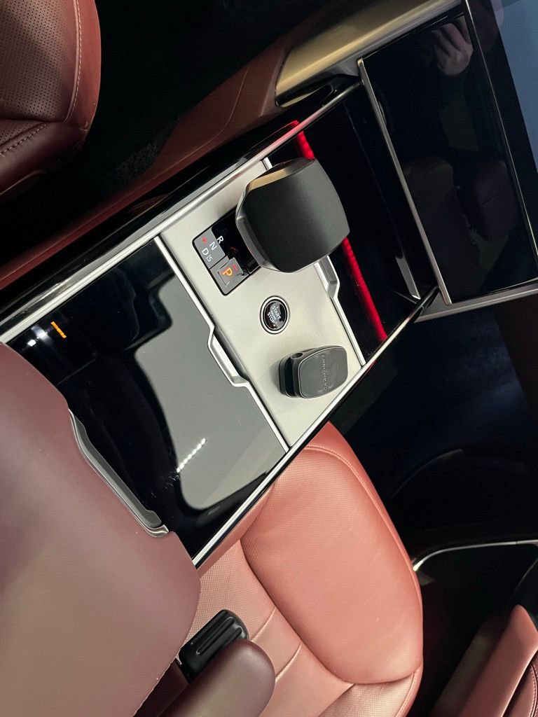 Used 2025 Land Rover Range Rover SE image 40