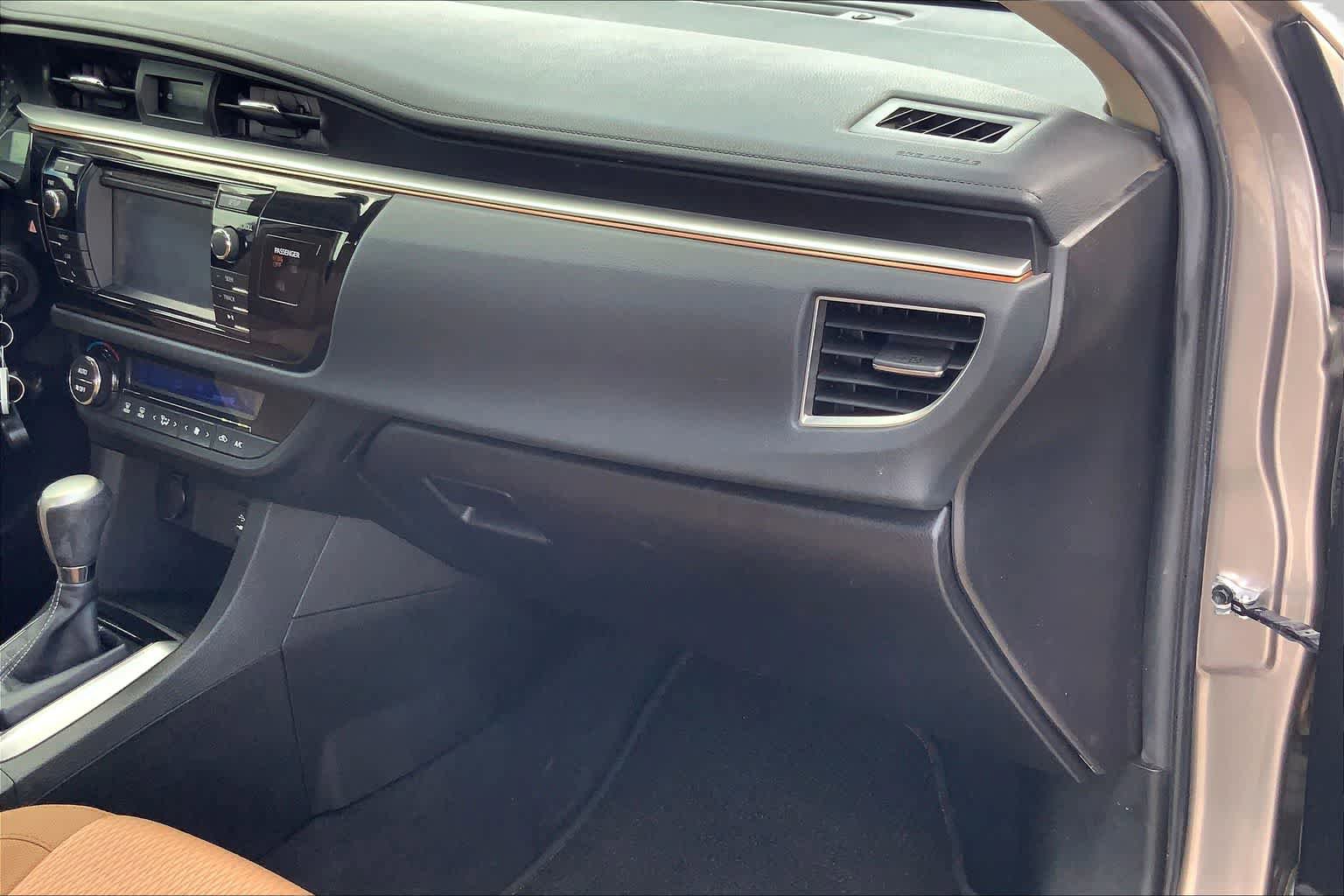 Used 2015 Toyota Corolla LE FWD image 19