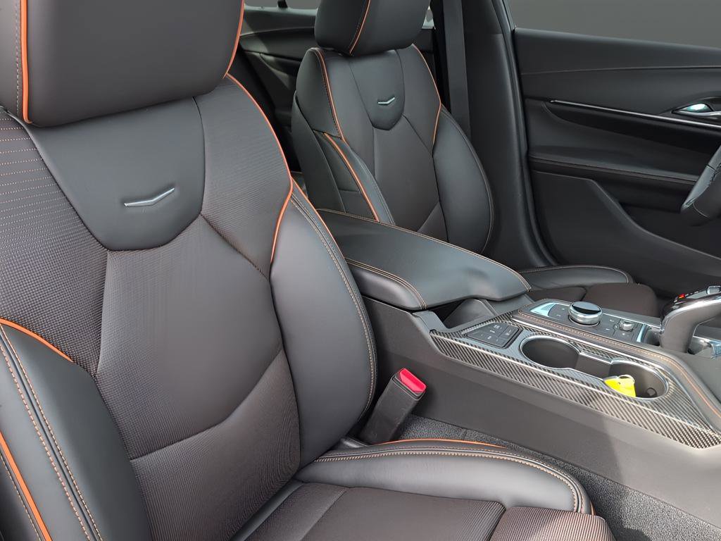 Used 2022 Cadillac CT4 V w/ LPO, ONYX Package image 27