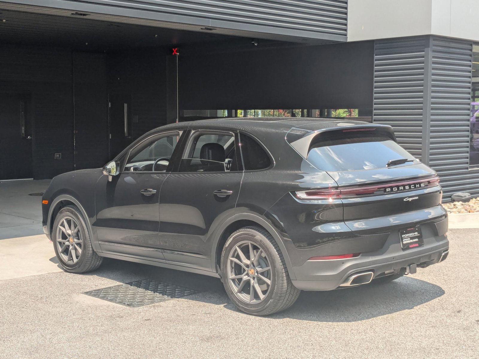 Certified 2025 Porsche Cayenne image 3