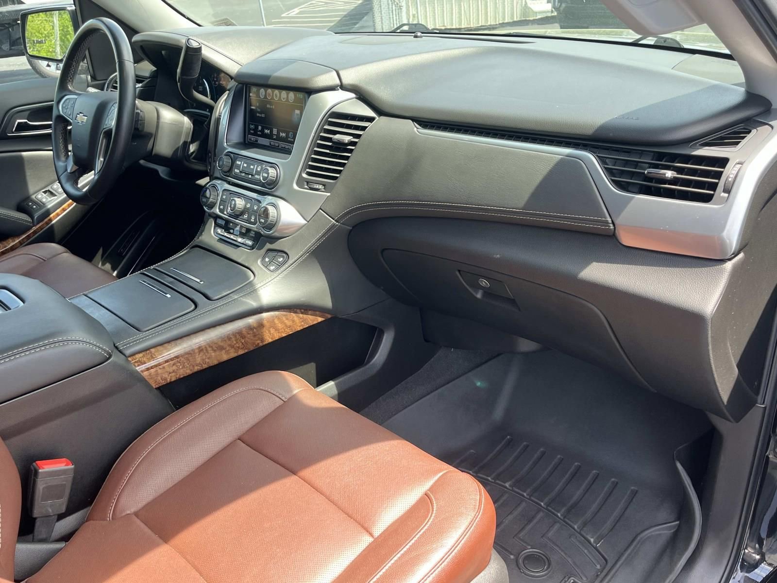 Used 2020 Chevrolet Suburban Premier w/ Premier Plus Edition AWD/4WD image 28
