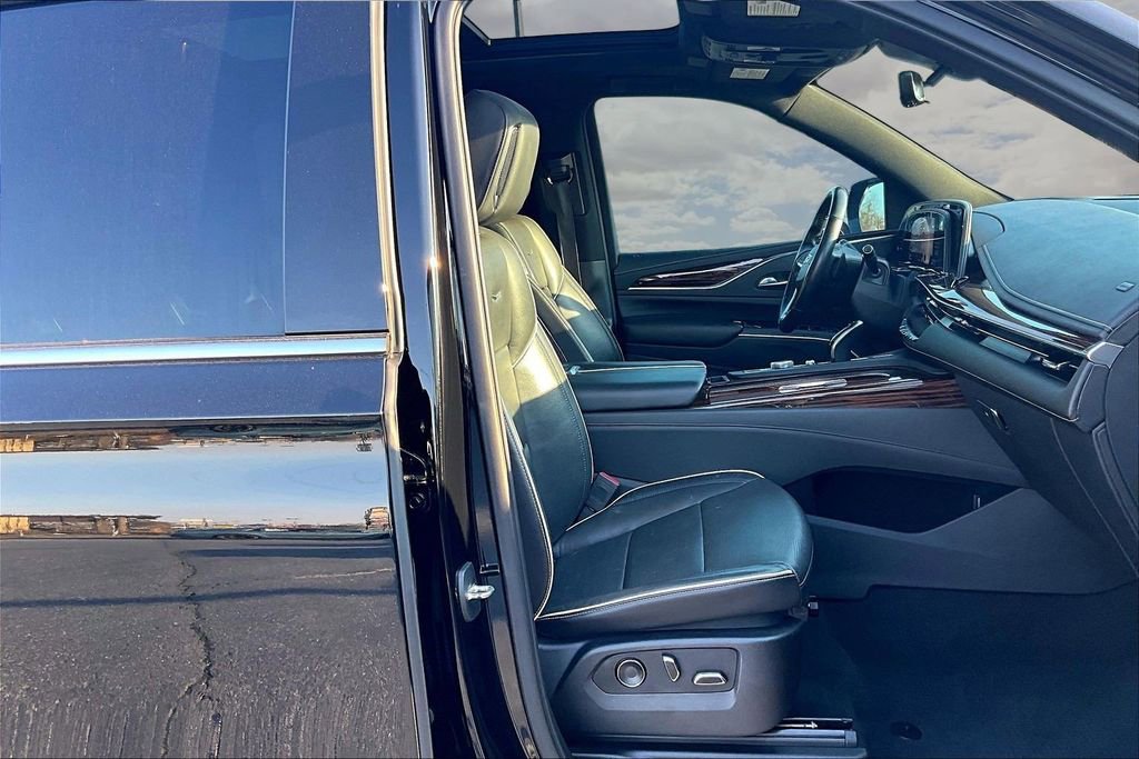 Used 2021 Cadillac Escalade ESV Premium Luxury w/ Driver Assist Tech Package AWD/4WD image 30