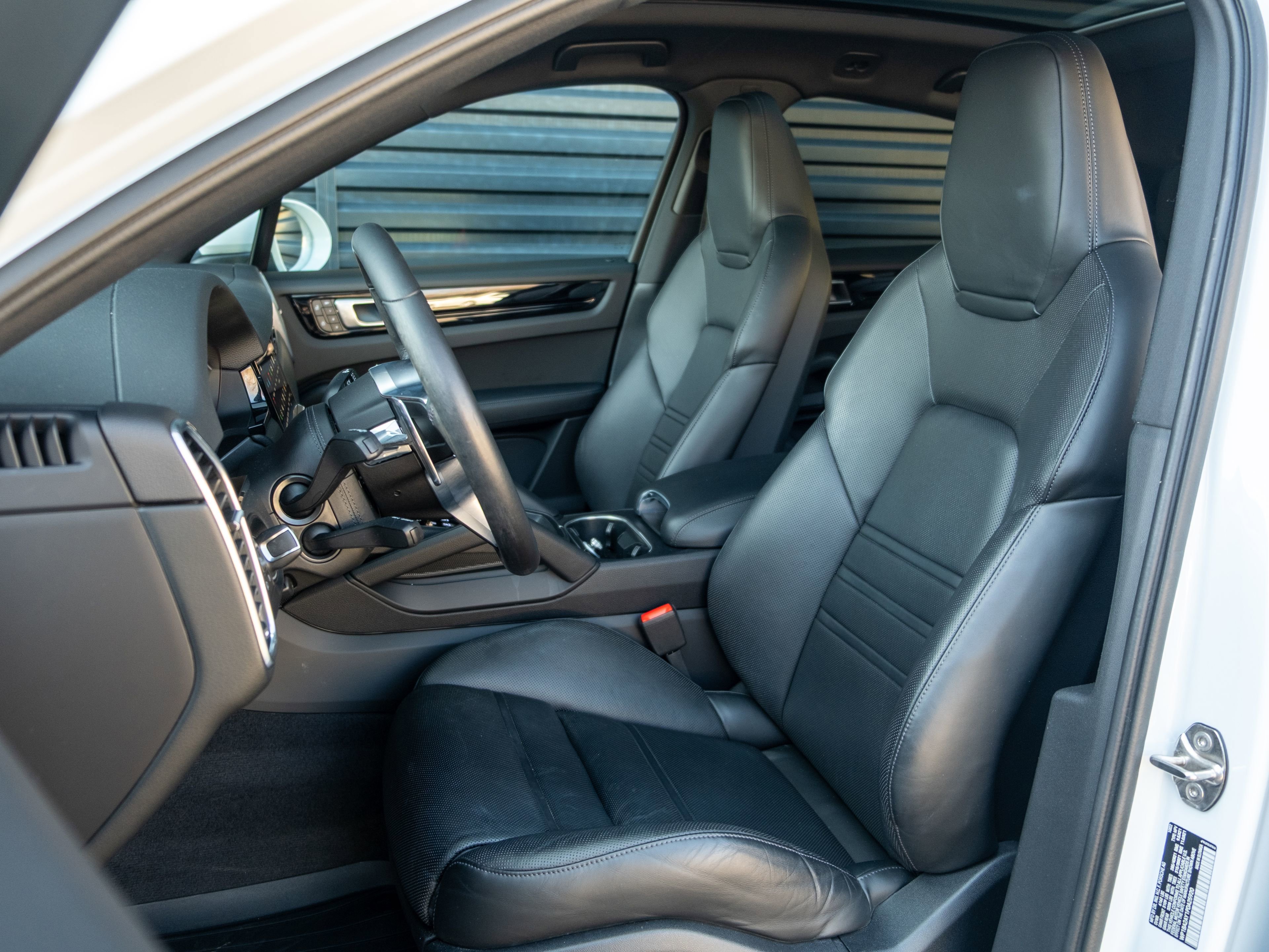 Certified 2023 Porsche Cayenne Coupe image 5