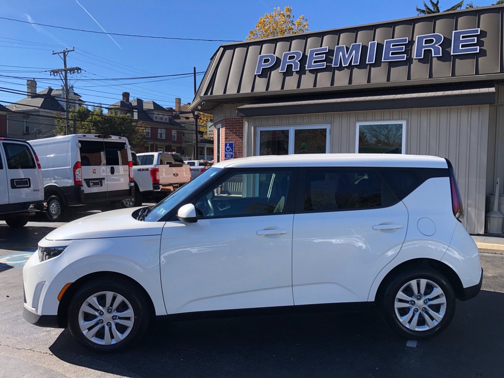 Used 2024 Kia Soul LX FWD image 3