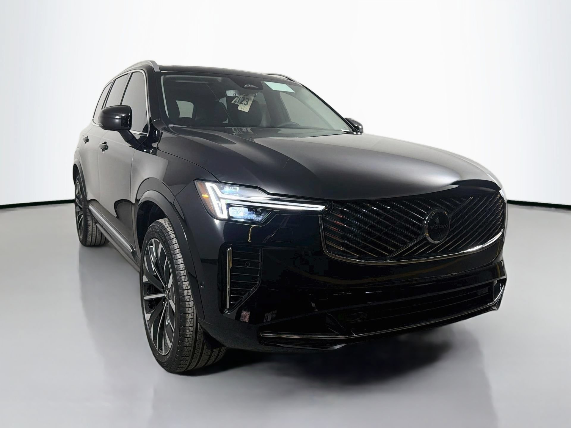 New 2026 Volvo XC90 T8 Plus w/ Protection Package Premier AWD/4WD image 3