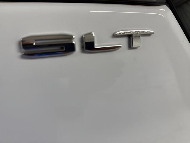 Used 2024 GMC Terrain SLT AWD/4WD image 10