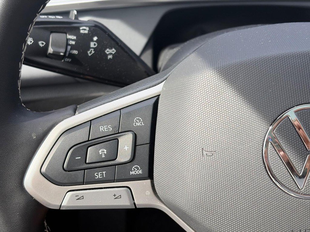 Used 2026 Volkswagen Tiguan SE w/ Panoramic Sunroof Package AWD/4WD image 25