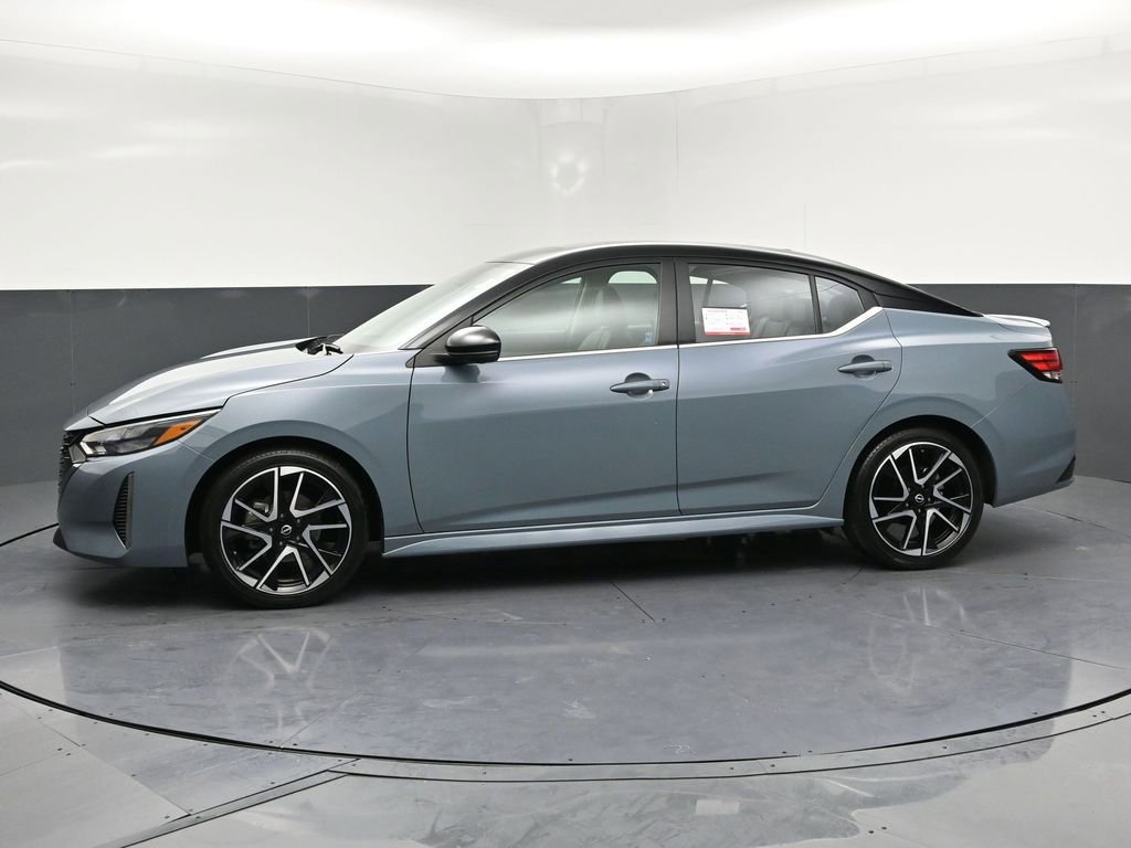 Used 2024 Nissan Sentra SR w/ SR Premium Package image 2