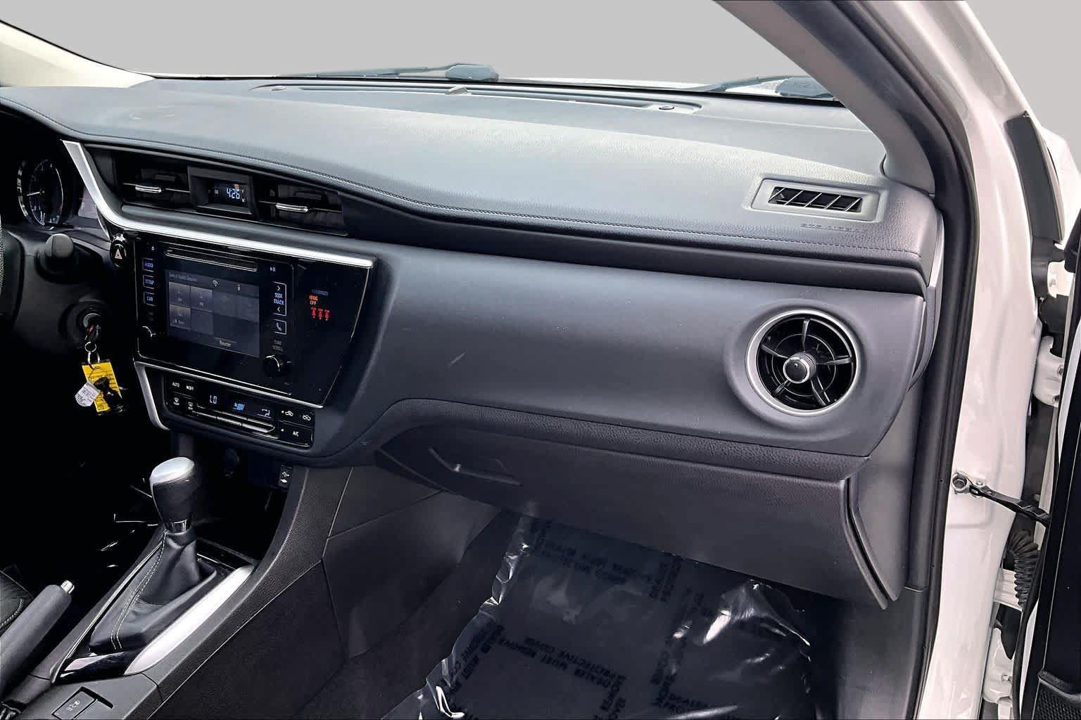 Used 2018 Toyota Corolla LE FWD image 18