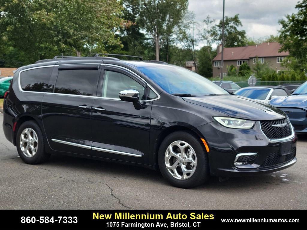 Used 2022 Chrysler Pacifica Limited image 7