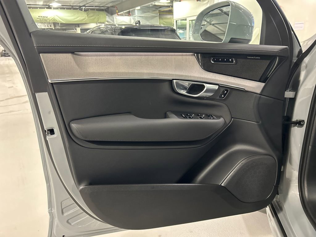 Used 2026 Volvo XC90 B6 Ultra w/ Protection Package image 9