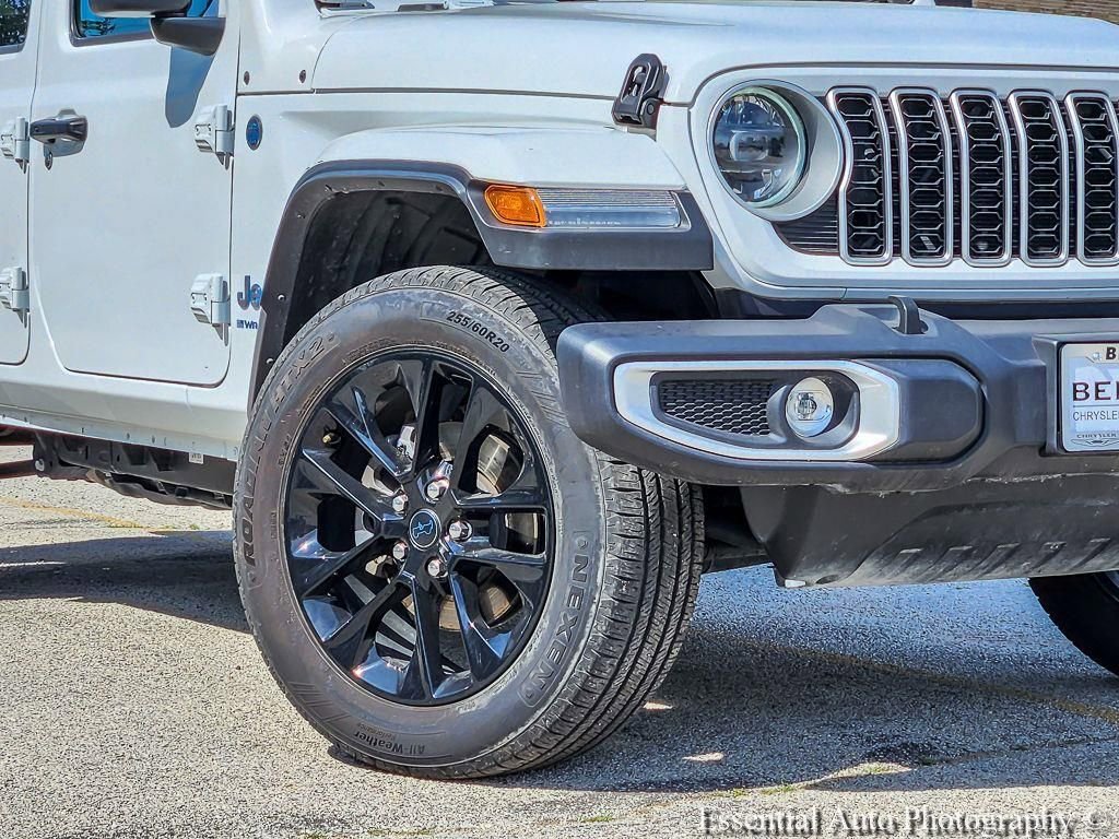 Used 2025 Jeep Wrangler Unlimited Sahara w/ Safety Group AWD/4WD image 5