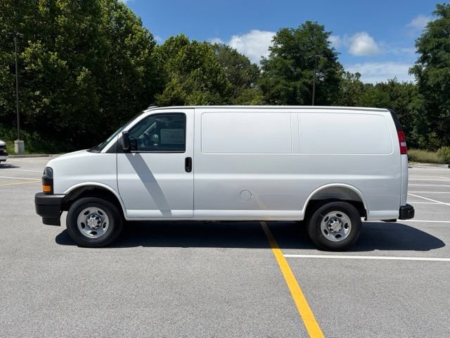 New 2026 Chevrolet Express 3500 w/ Driver Convenience Package RWD image 4