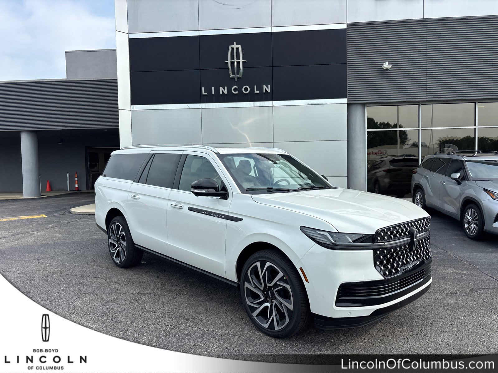 New 2026 Lincoln Navigator L Black Label AWD/4WD image 1