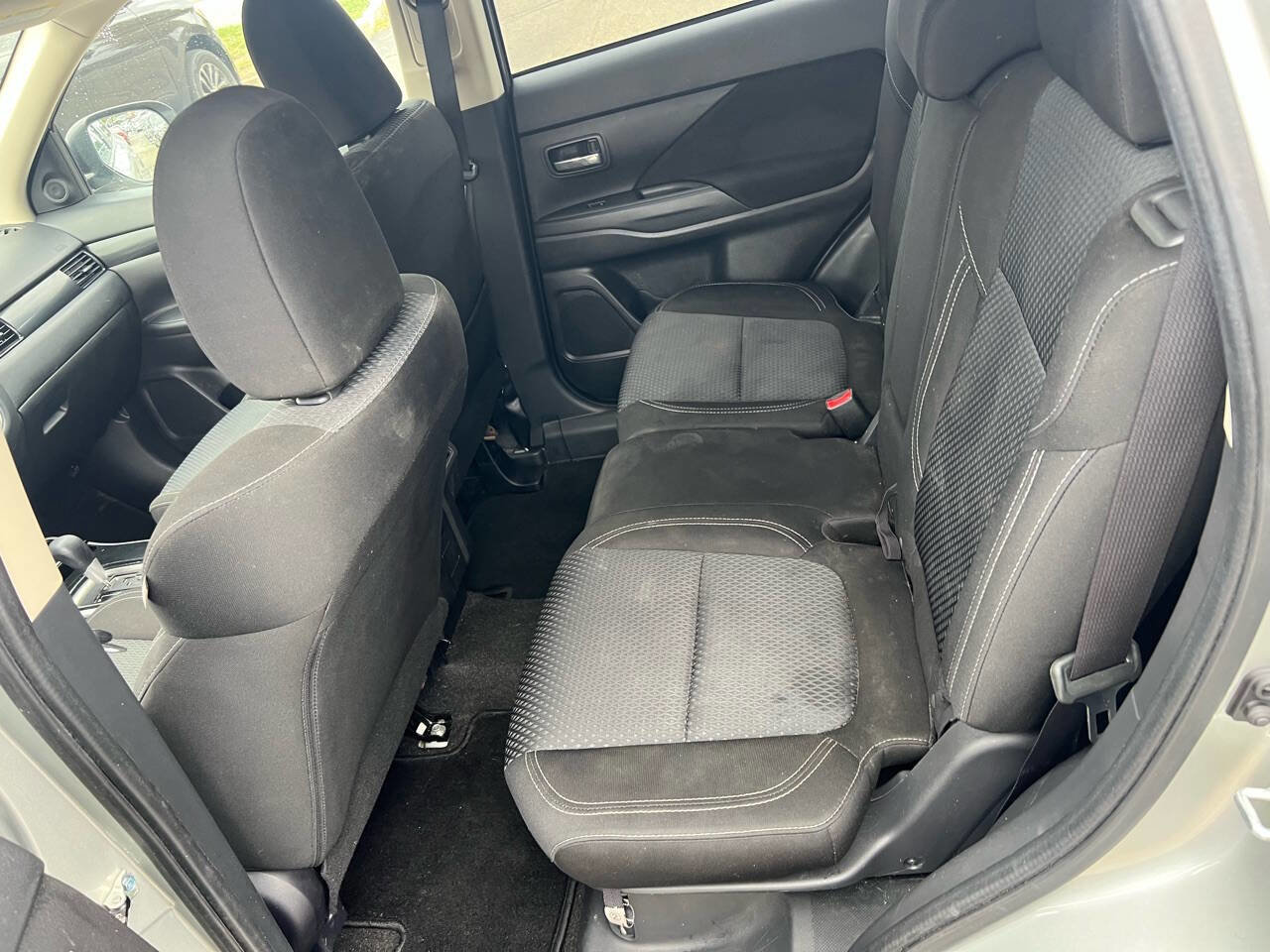 Used 2020 Mitsubishi Outlander ES image 14