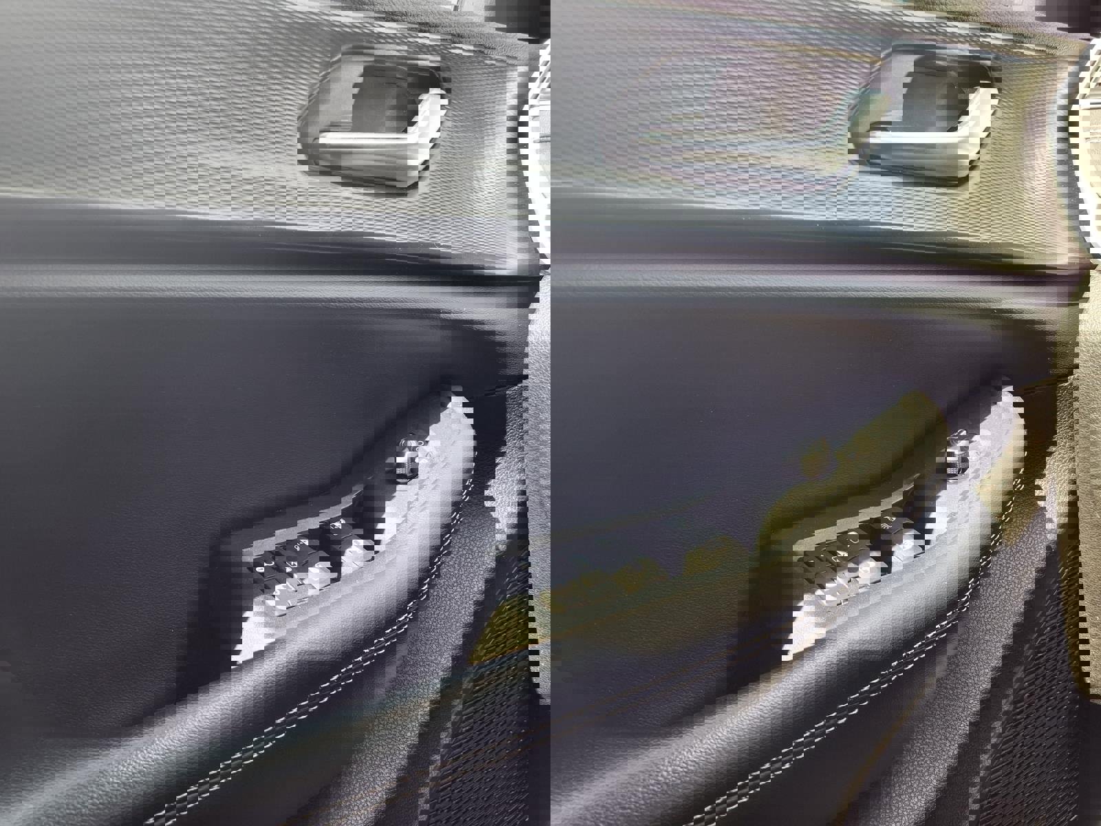 Used 2023 Jeep Grand Cherokee L Laredo image 19