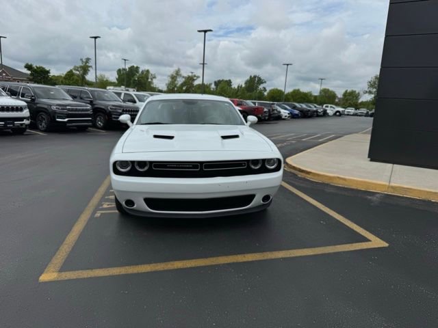 Used 2019 Dodge Challenger SXT RWD image 3