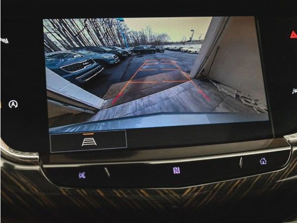 Used 2025 Cadillac XT6 Premium Luxury image 8