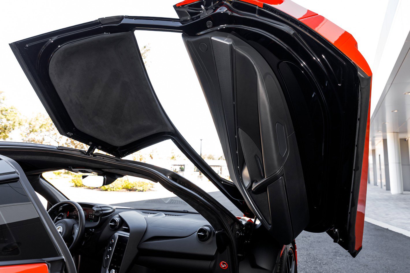 Used 2024 McLaren 750S RWD image 34