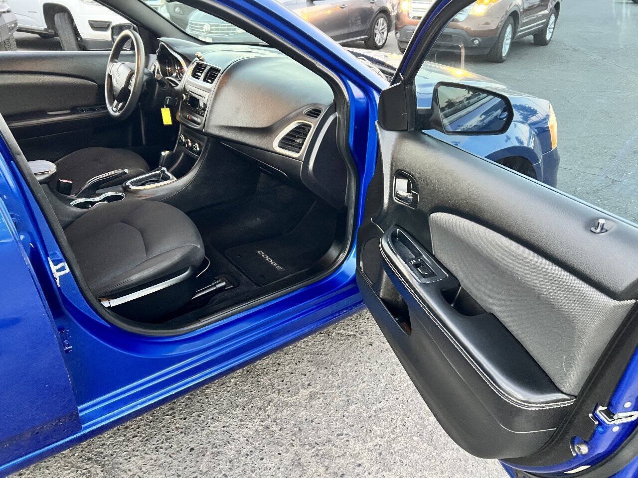 Used 2014 Dodge Avenger SE FWD image 15