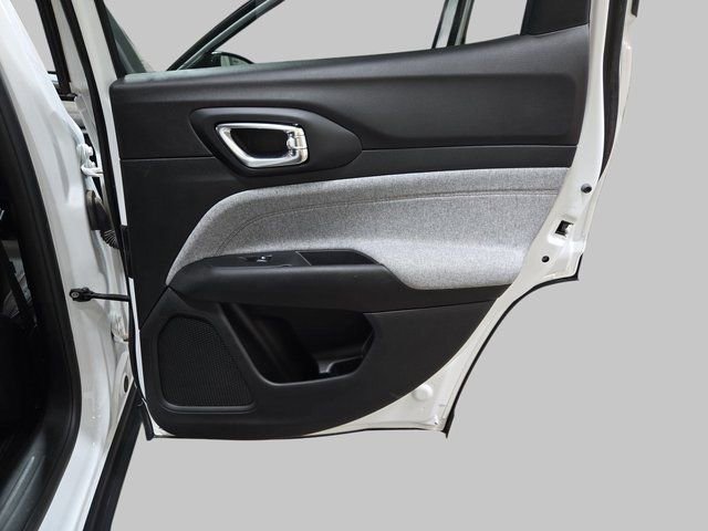 Used 2022 Jeep Compass Latitude image 15