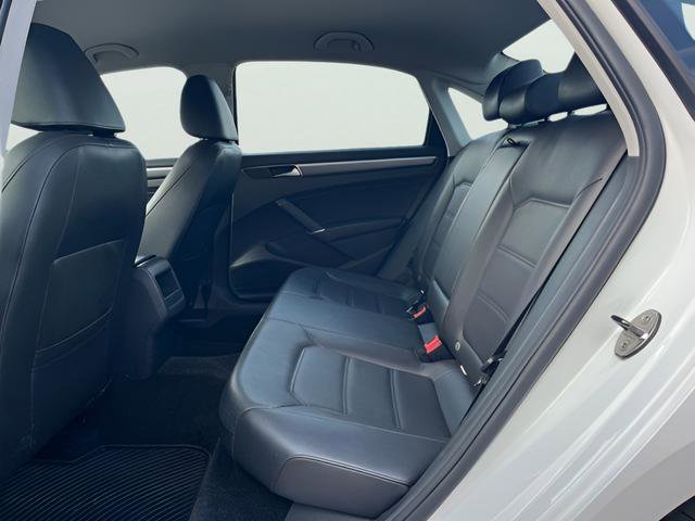 Used 2018 Volkswagen Passat 2.0T R-Line FWD image 29