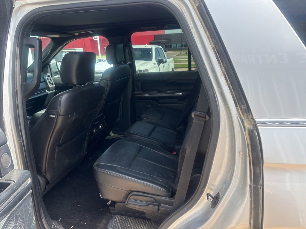 Used 2018 Ford Expedition XLT w/ Equipment Group 202A AWD/4WD image 10