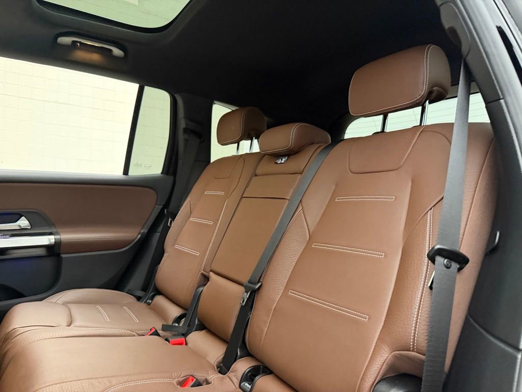 Used 2021 Mercedes-Benz GLB 250 4MATIC image 32