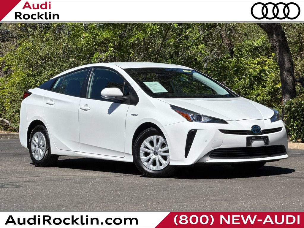 Used 2022 Toyota Prius LE FWD image 1