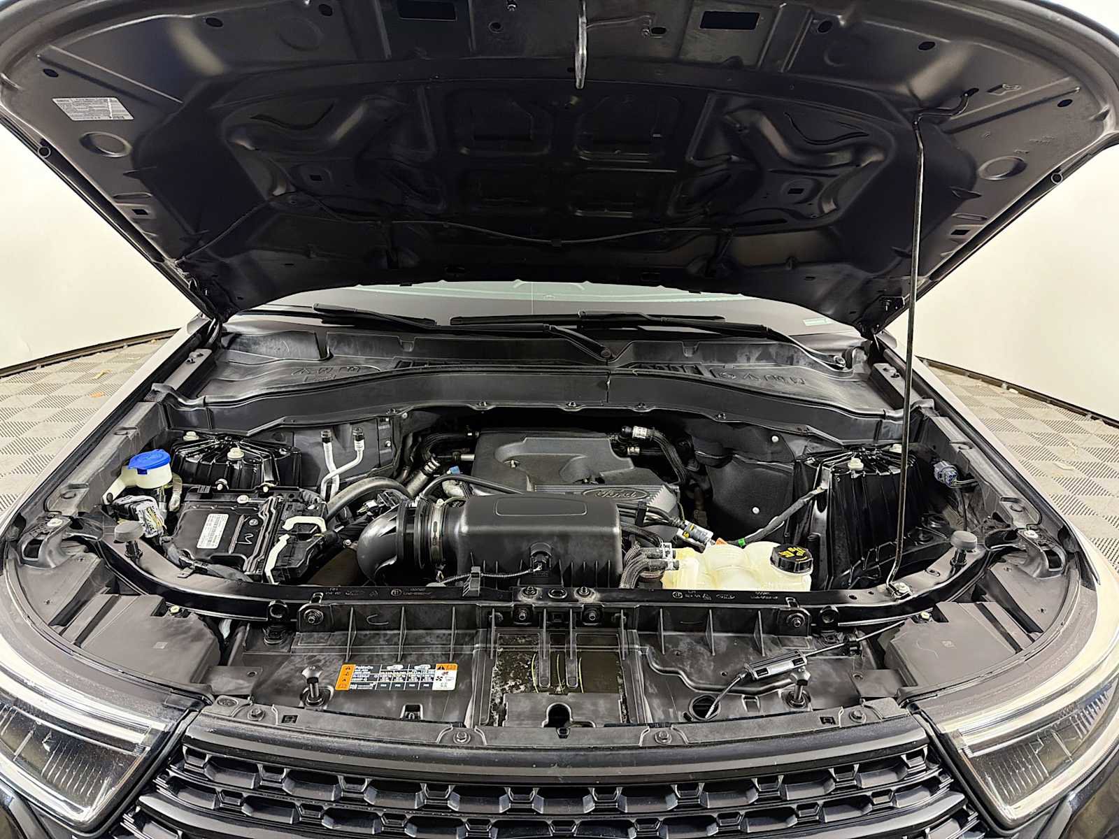 Used 2020 Ford Explorer XLT image 27