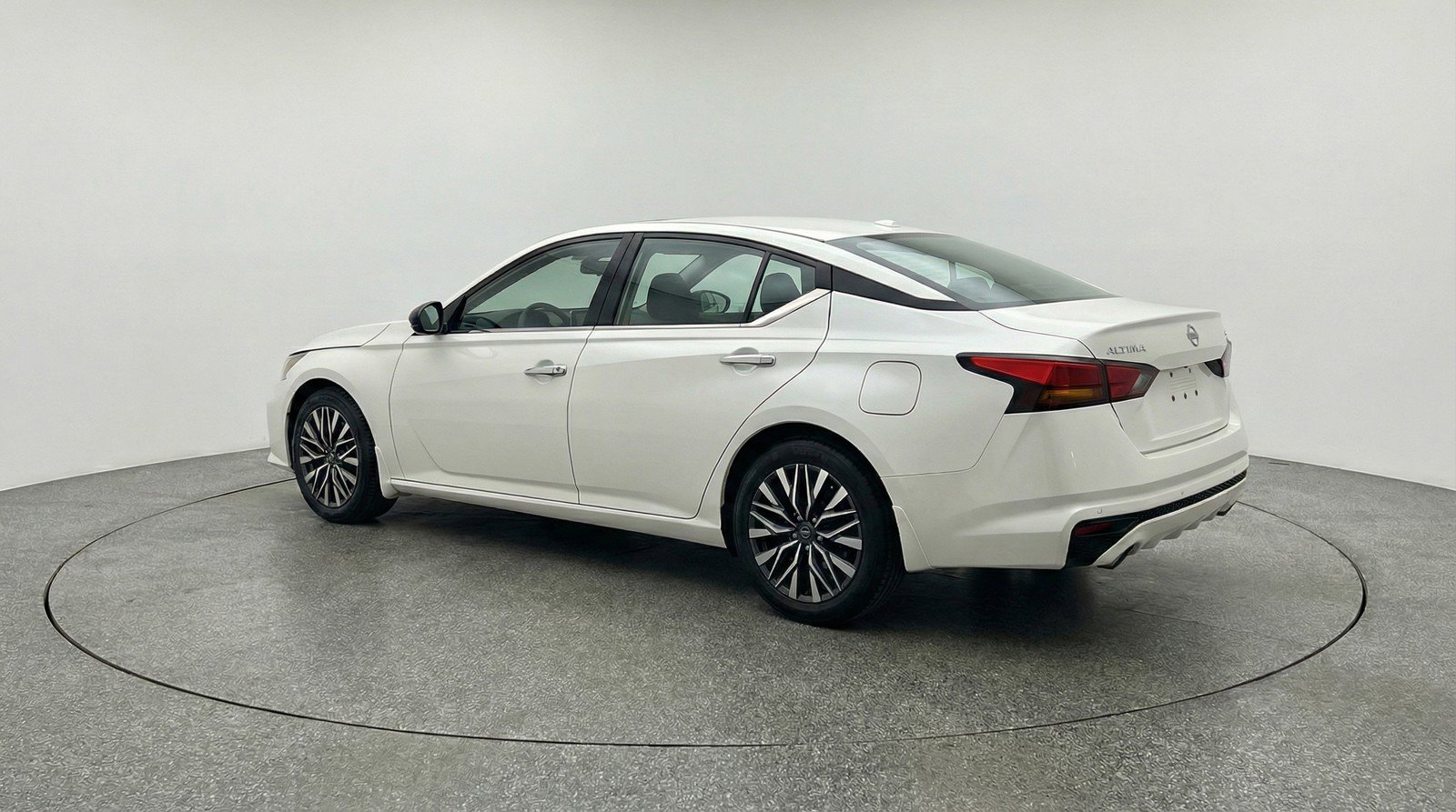 Used 2025 Nissan Altima 2.5 SV image 6