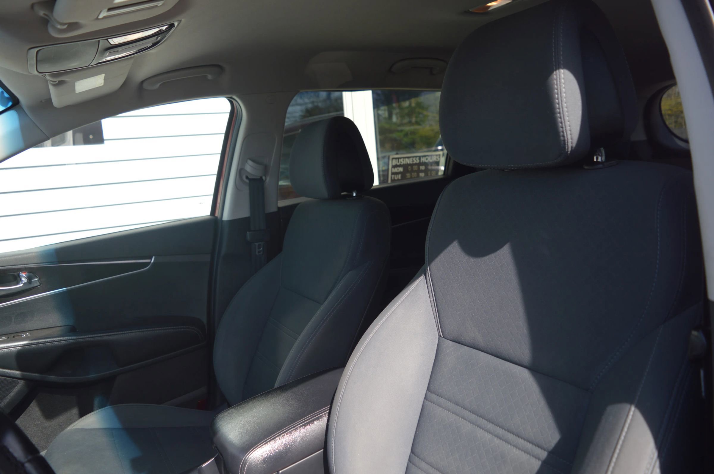 Used 2016 Kia Sorento LX w/ LX Convenience Package image 13