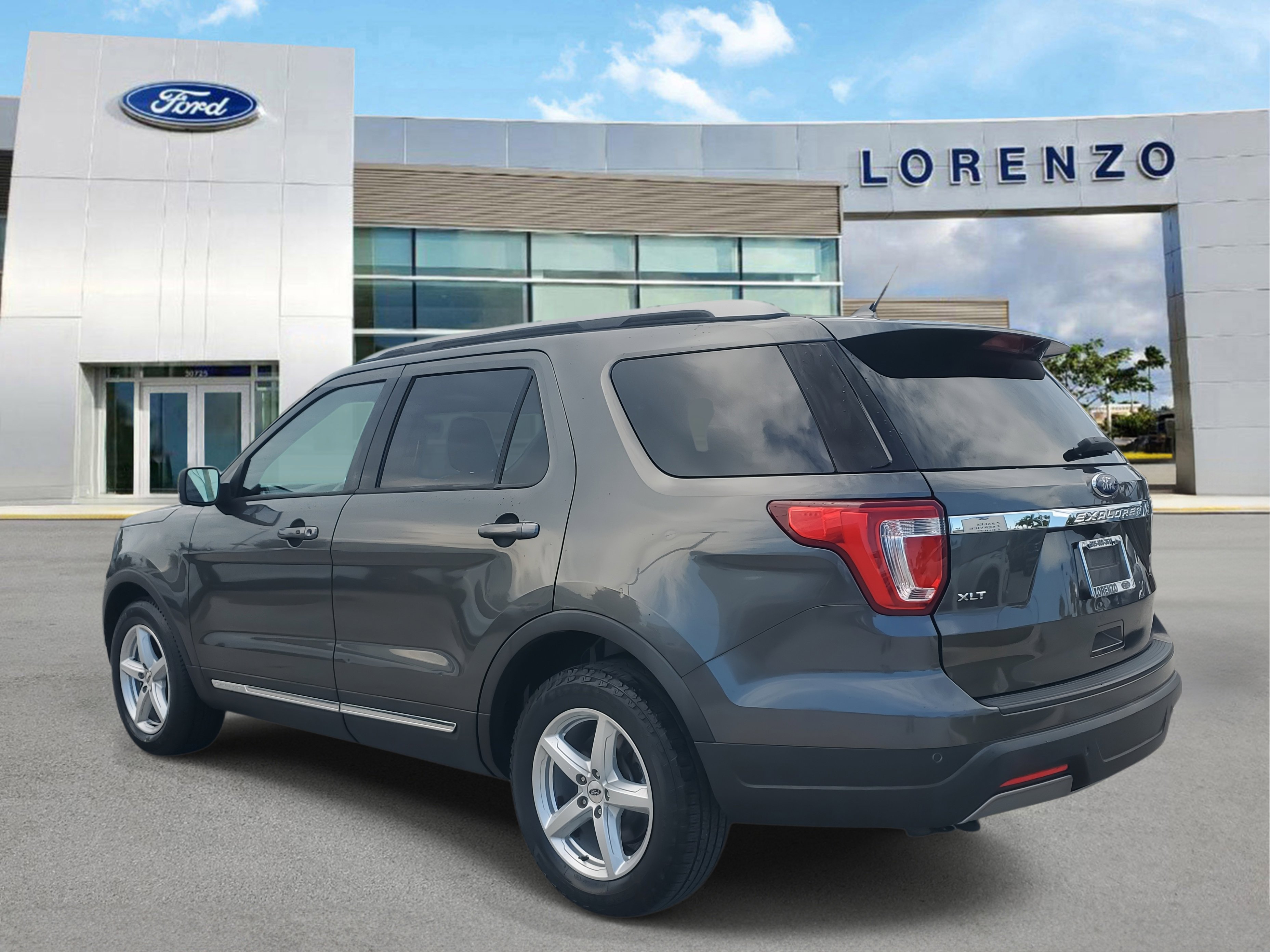 Used 2019 Ford Explorer XLT w/ Equipment Group 201A image 7