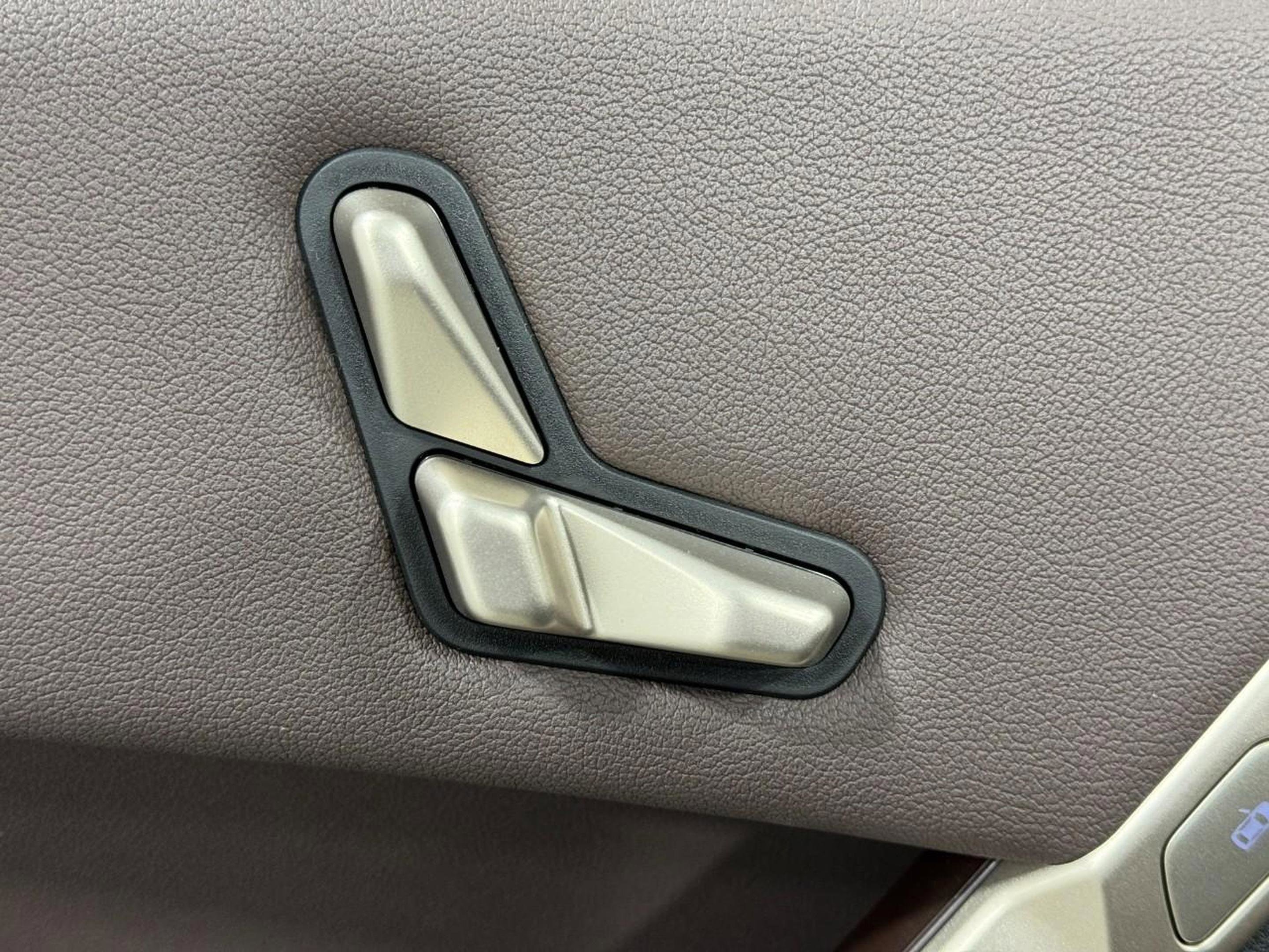 New 2026 BMW iX xDrive45 image 25