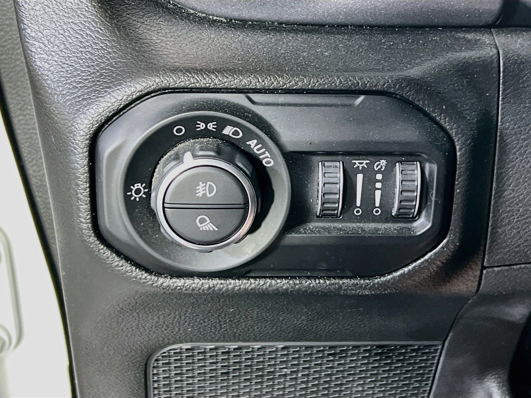 Used 2021 Jeep Gladiator Mojave AWD/4WD image 10