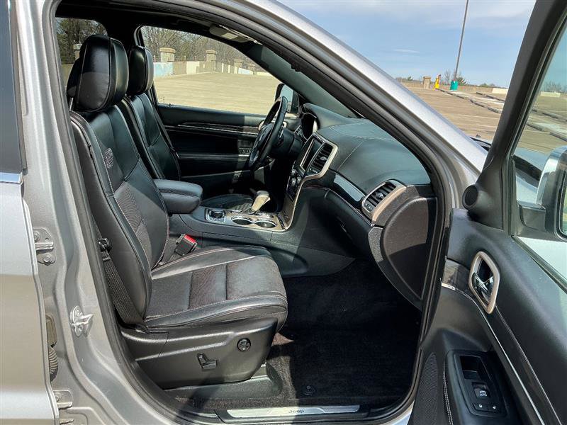 Used 2016 Jeep Grand Cherokee Overland w/ Advanced Technology Group AWD/4WD image 35