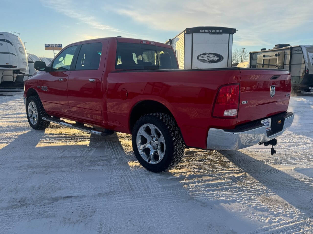 Used 2016 RAM 1500 Classic SLT w/ Luxury Group image 3
