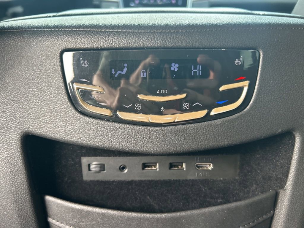 Used 2019 Cadillac Escalade Luxury image 32