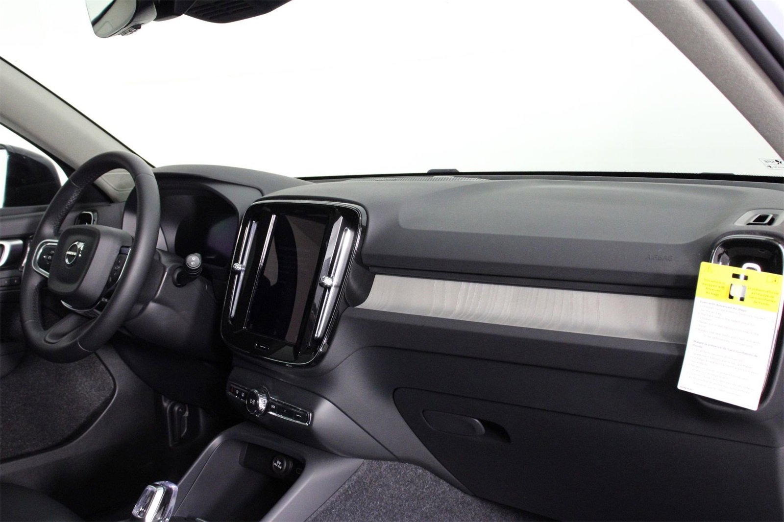 New 2025 Volvo XC40 B5 Plus w/ Climate Package image 9