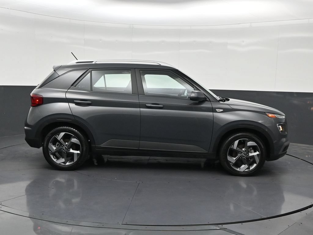 Used 2024 Hyundai Venue SEL FWD image 7