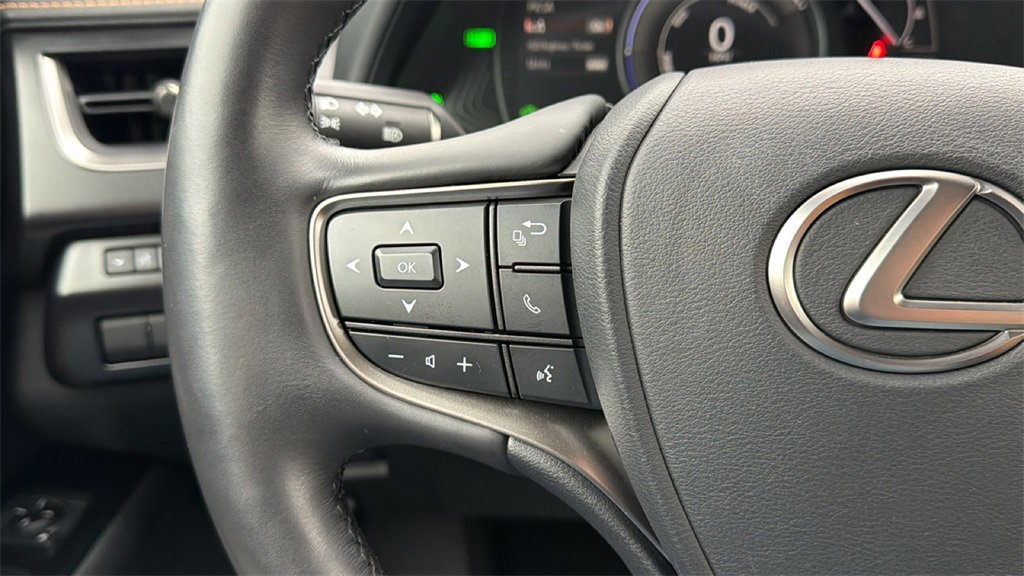 Used 2024 Lexus UX 250h AWD w/ Premium Package image 31