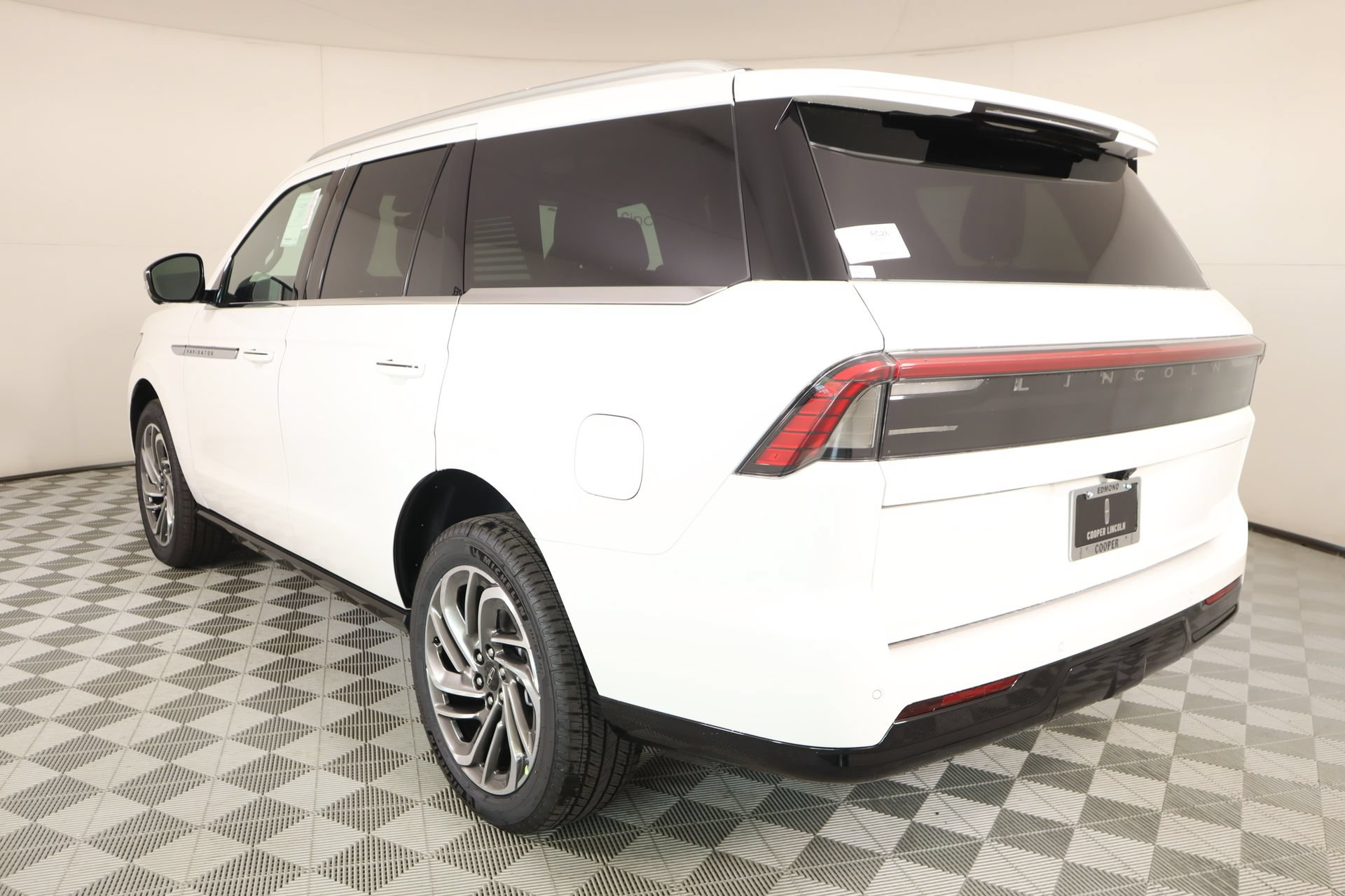 New 2026 Lincoln Navigator Reserve AWD/4WD image 24